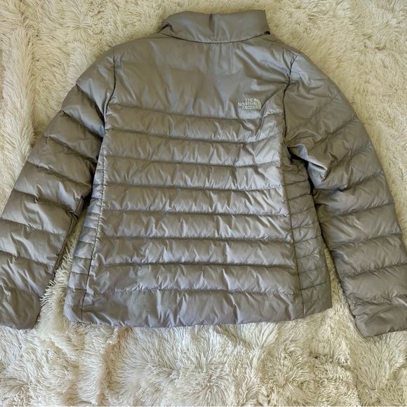 The North Face Women's 550 Light Gray Down Winter Jacket Size: Large - Picture 8 of 13